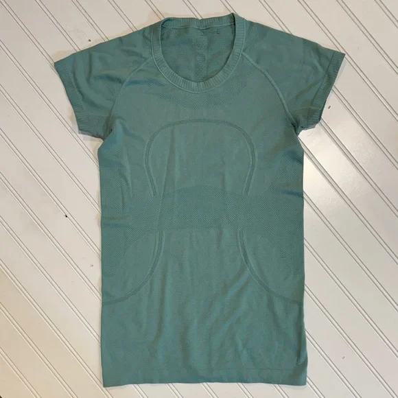 Lululemon Swiftly Tech Short Sleeve Crew shirt in Tidewater Teal size 6 - Picture 3 of 8